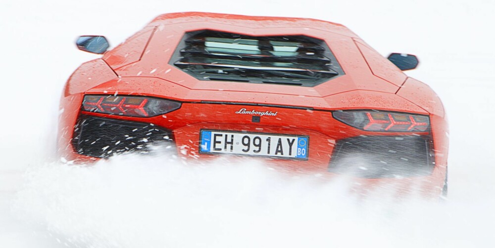 4WD: Aventador har firehjulstrekk med Haldex-teknologi. Ikke ultramekanisk og permanent firehjulstrekk der i gården. FOTO: Lee Brimble 4WD: Aventador har firehjulstrekk med Haldex-teknologi. Ikke ultramekanisk og permanent firehjulstrekk der i gården. FOTO: Lee Brimble