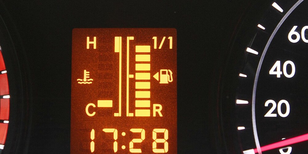 VENSTRE: Japanske biler har som regel tanklokket på venstre side. Bilder er fra en Toyota Avensis. FOTO: Toyota VENSTRE: Japanske biler har som regel tanklokket på venstre side. Bilder er fra en Toyota Avensis. FOTO: Toyota