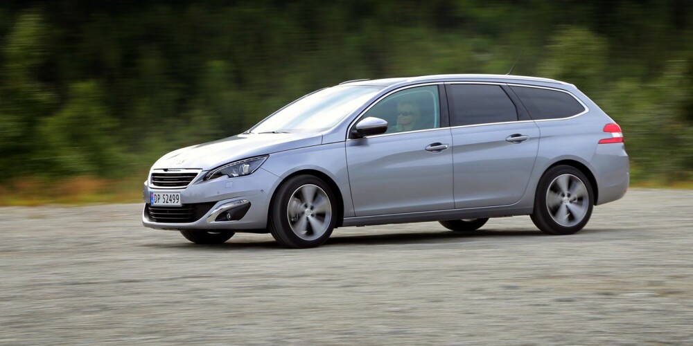 FIN BALANSE: Peugeot 308 SW kombinerer sportslig kjørefølelse med god komfort. FIN BALANSE: Peugeot 308 SW kombinerer sportslig kjørefølelse med god komfort.