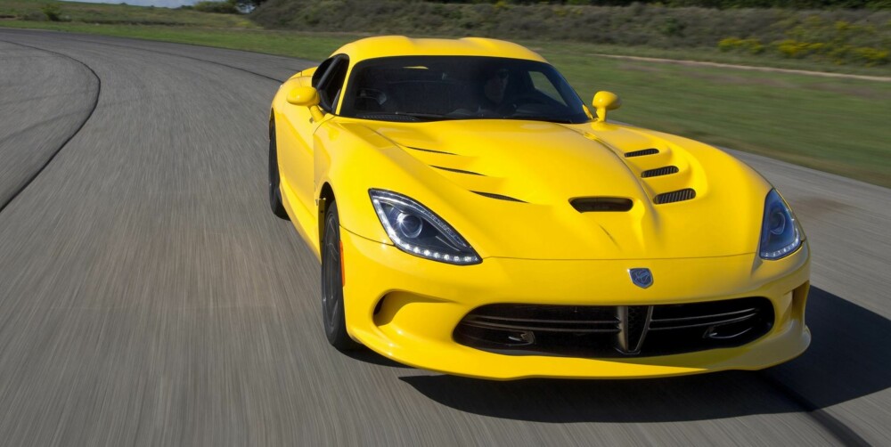 RACING: 2013 SRT Viper ser ut som forrige modell, men kjører veldig mye bedre.