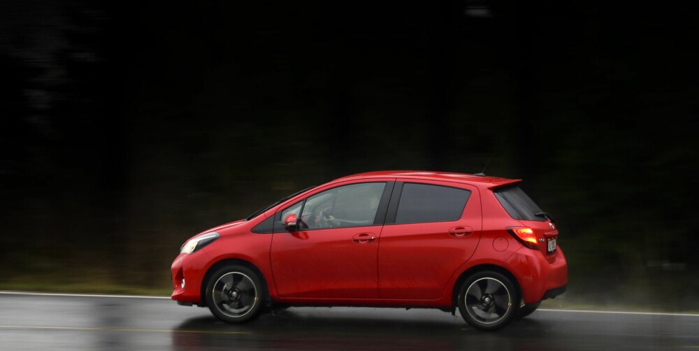 SER SVART UT: Bensinversjonen utgjør en brøkdel av Yaris-salget. Det er Hybrid småbilfolket vil ha. SER SVART UT: Bensinversjonen utgjør en brøkdel av Yaris-salget. Det er Hybrid småbilfolket vil ha.
