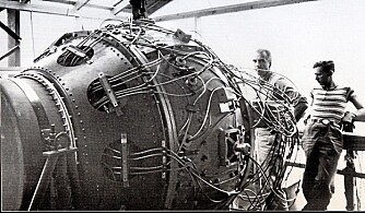 BOMBEN: SLik så den ut, atombomben som ble sprengt på Trinity Site 16. juli 1945.