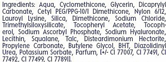 INGREDIENSLISTE: Ingrediensen det er mest av i produktet, er listet først. Dette produktet inneholder mest aqua (vann). Slik kan du selv se om det er mye av de aktuelle ingrediensene i de produktene du bruker. Dette produktet fra Nivea har ingen av de nevnte ingrediensene (Stay Real foundation).