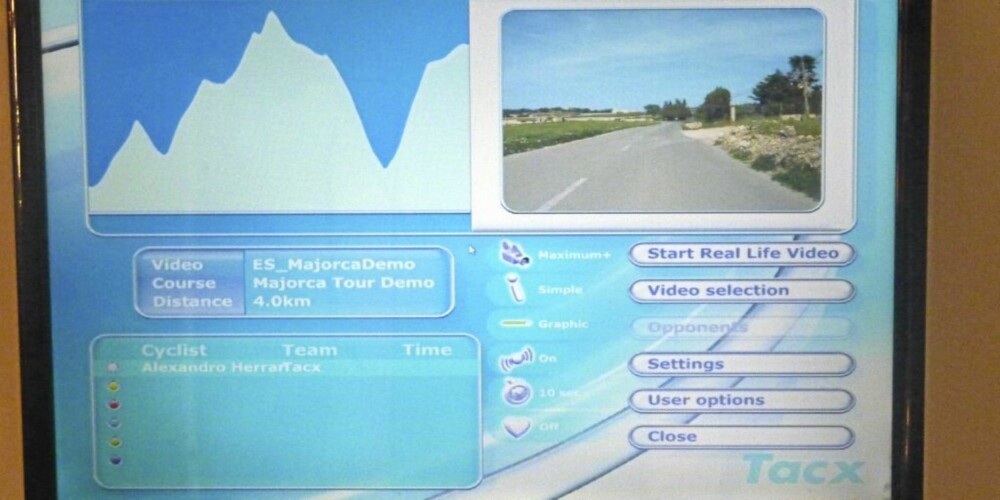 Skjermdumt av programmet som følger med Tacx Fortuis Multiplayer. Selve treningen kan foregå i fullskjermsmodus om du ønsker det. Skjermdumt av programmet som følger med Tacx Fortuis Multiplayer. Selve treningen kan foregå i fullskjermsmodus om du ønsker det.