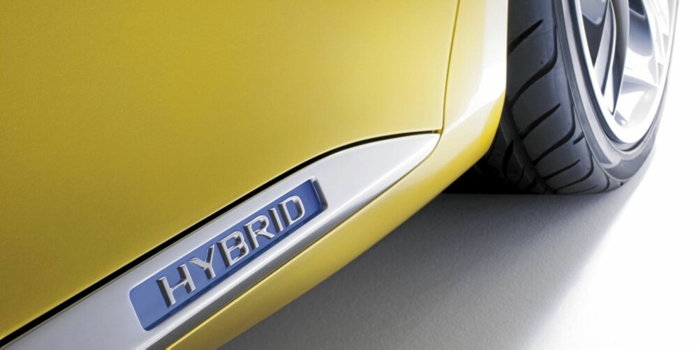 HYBRID: Lexus-konseptbilen er en konkurrent til de dyrere bilene i Golf-klassen. Hybriddrift gjør den svært interessant. HYBRID: Lexus-konseptbilen er en konkurrent til de dyrere bilene i Golf-klassen. Hybriddrift gjør den svært interessant.