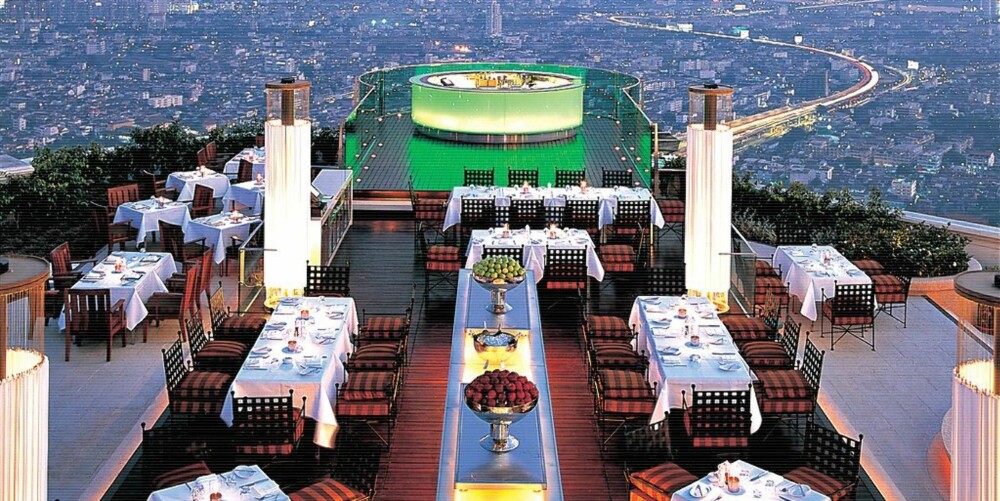 HØYT OVER BANGKOK: Sirocco bar har en fantastisk utsikt over Bangkok. HØYT OVER BANGKOK: Sirocco bar har en fantastisk utsikt over Bangkok.