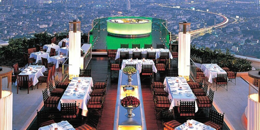 HØYT OVER BANGKOK: Sirocco bar har en fantastisk utsikt over Bangkok.