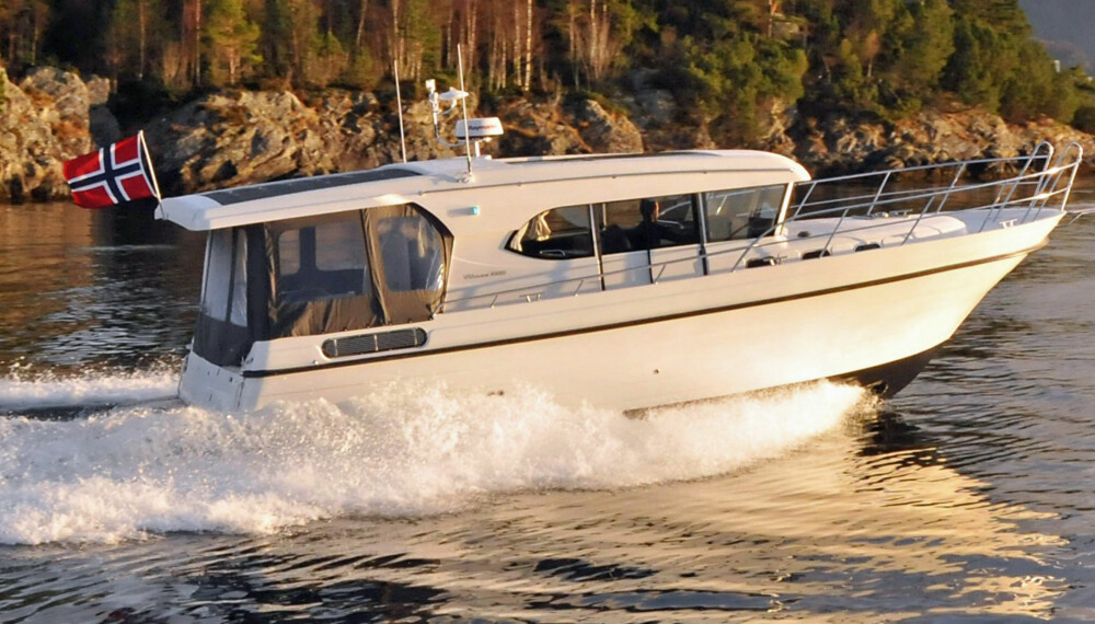 GOD BALANSE: Halvplanerskroget gir et fint marsfartregister med behagelig gange. (FOTO: Terje Bjørnsen og Viknes) GOD BALANSE: Halvplanerskroget gir et fint marsfartregister med behagelig gange. (FOTO: Terje Bjørnsen og Viknes)