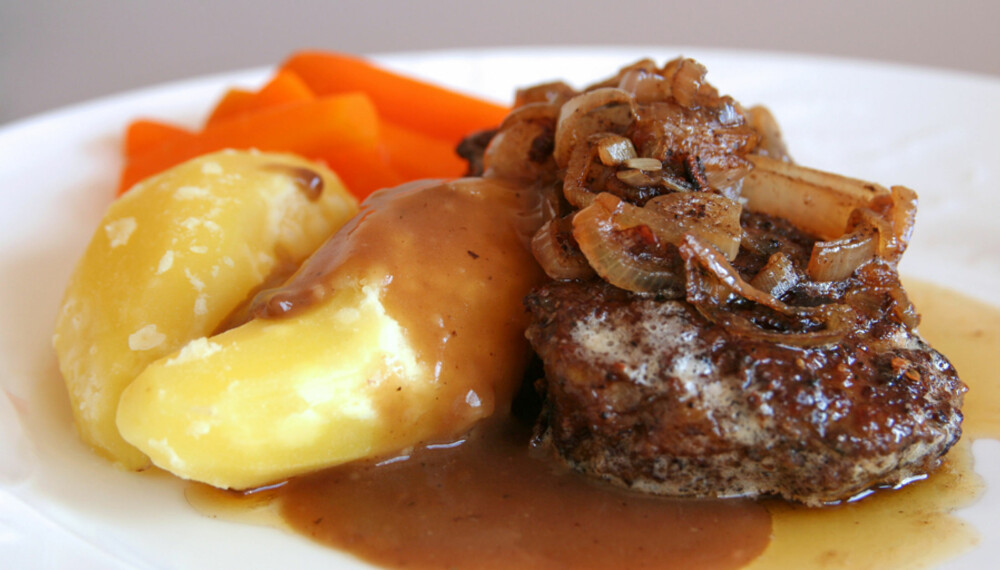 DAGENS MIDDAGSTIPS: Kjøttkaker med brun saus og stekt løk. DAGENS MIDDAGSTIPS: Kjøttkaker med brun saus og stekt løk.