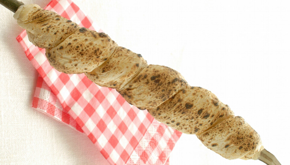 OPPSKRIFT PÅ PINNEBRØD. Slik lager du pinnebrød.