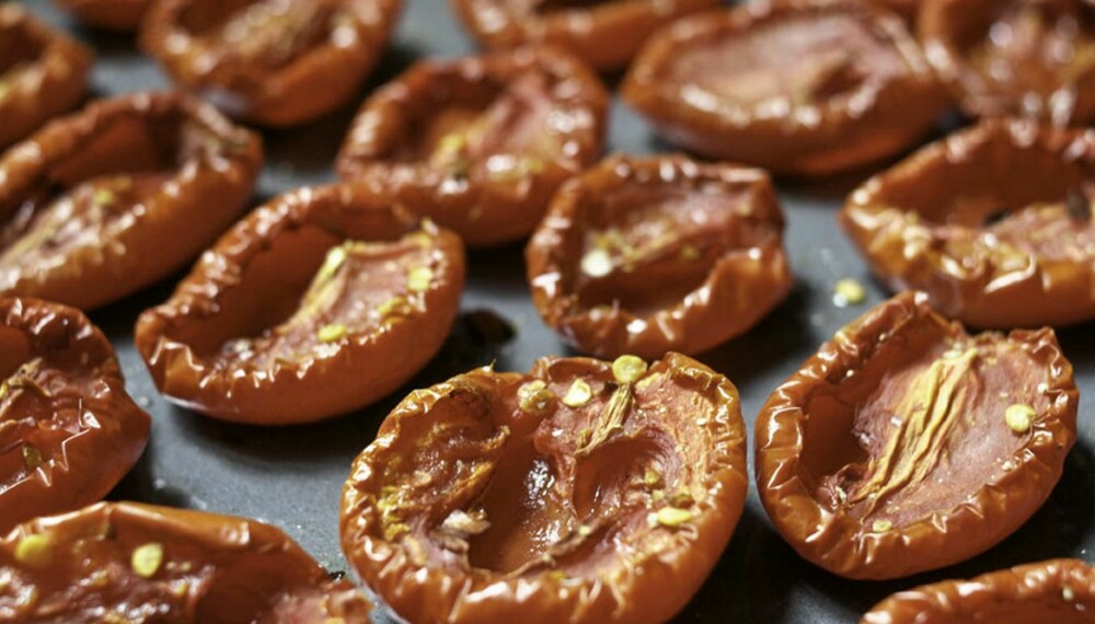 OPPSKRIFT PÅ KONFITERTE TOMAT: Slik blir tomatene best. OPPSKRIFT PÅ KONFITERTE TOMAT: Slik blir tomatene best.