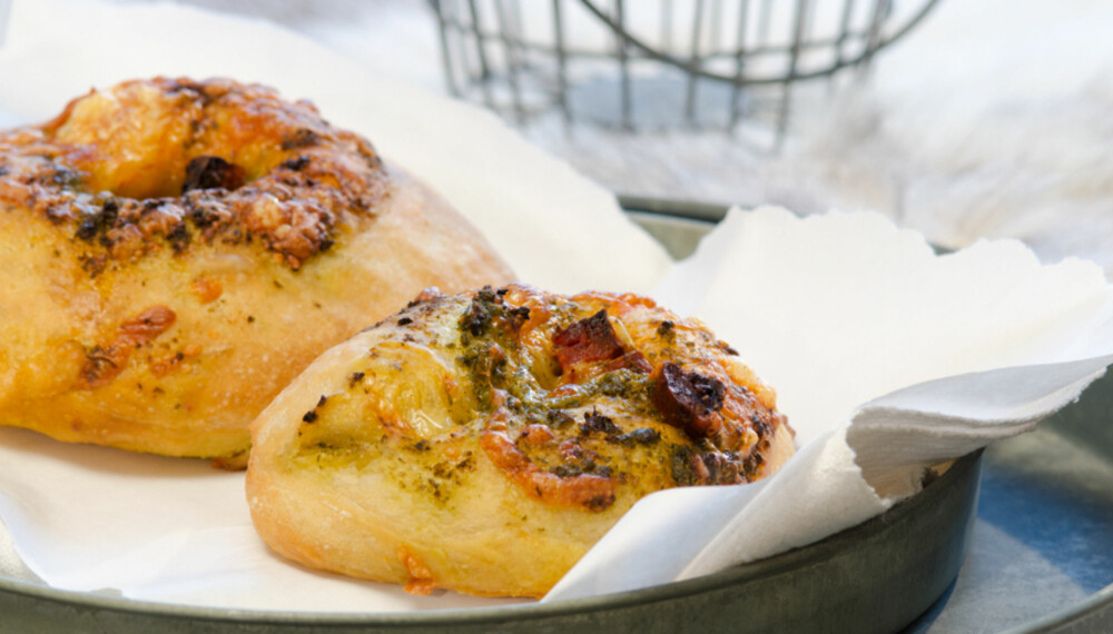 OPPSKRIFT PÅ PIZZABOLLER: Perfekte pizzaboller til både å spise hjemme og å ta med ut på tur!