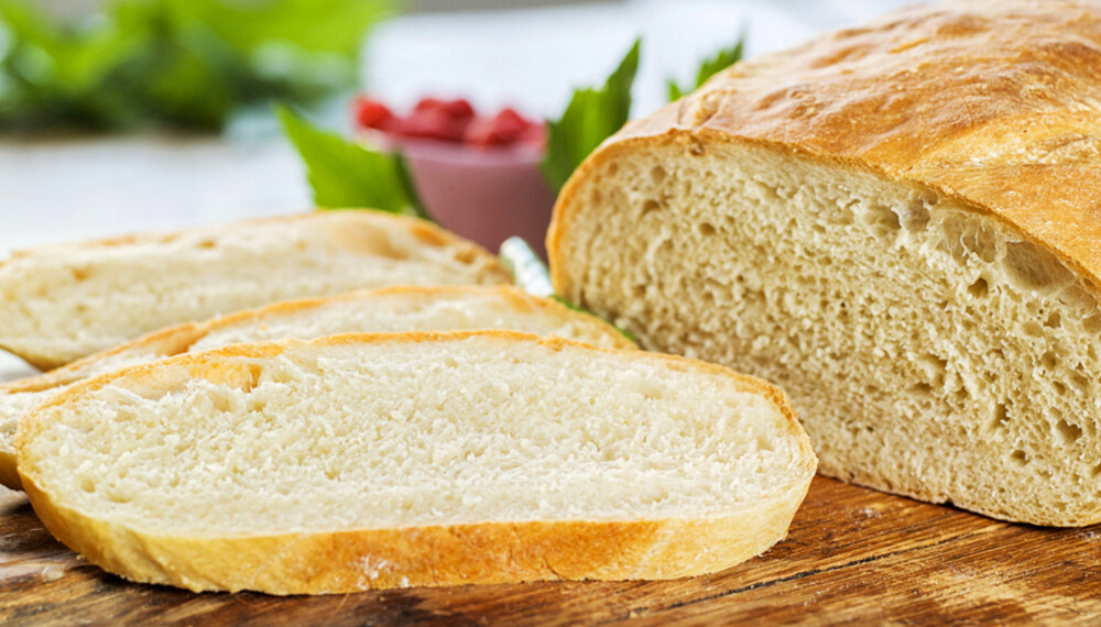 OPPSKRIFT PÅ SUPERENKELT BRØD: Du trenger kun noen få ingredienser for å bake dette deilige brødet!