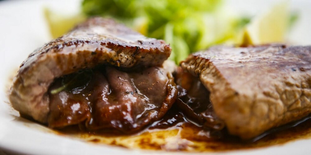 ITALIENSK KLASSIKER: Saltimbocca er en italiensk klassiker som er ganske enkel å lage. Du klarer det, uten problem. ITALIENSK KLASSIKER: Saltimbocca er en italiensk klassiker som er ganske enkel å lage. Du klarer det, uten problem.