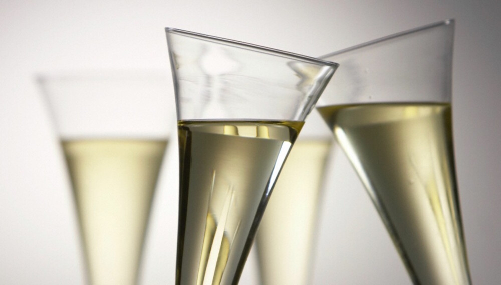 FRANSK: French 75 er en vri på en Tom Collins, hvor sodavannet erstattes med champagne. FRANSK: French 75 er en vri på en Tom Collins, hvor sodavannet erstattes med champagne.