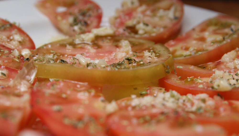 TOMATSALAT: Denne lage du på under fem minutter 