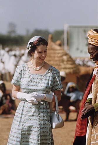 I YNGRE ÅR: Dronningen var riktig så stilig på dette bildet fra 1956. Det ble tatt da hun besøkte Nigeria.