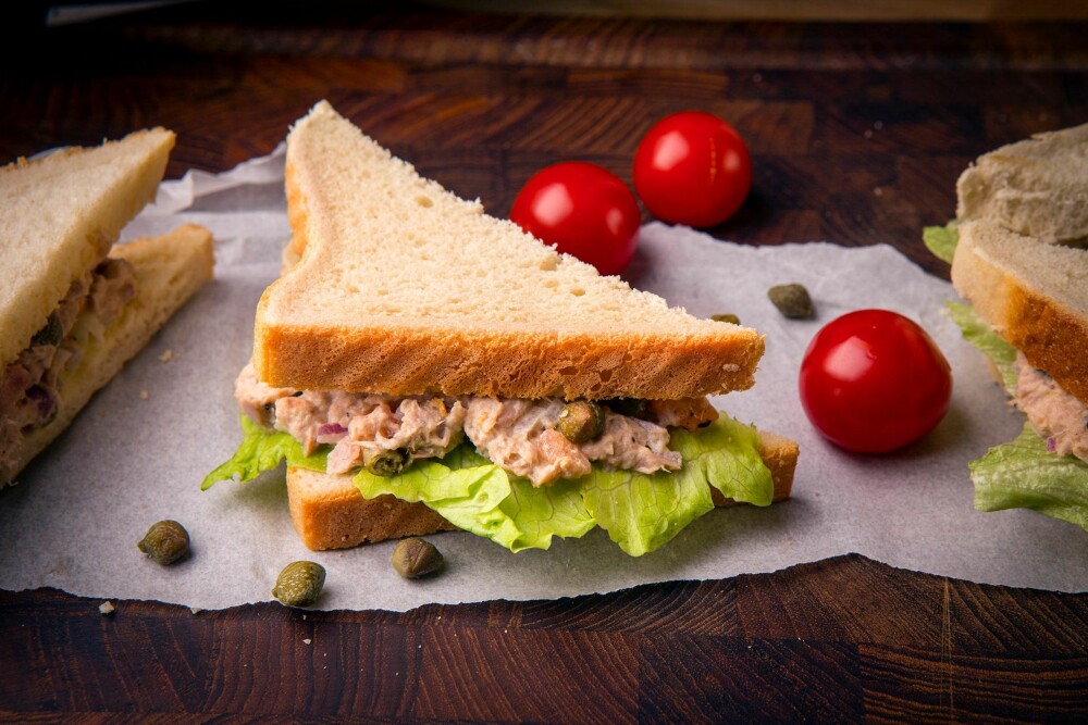MIDDAGSTIPS: Det blir kjapp middag med en tunfisksandwich.