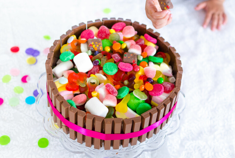 KVIKKLUNSJKAKE: Du trenger ikke bestille kake til barnebursdagen. Lag denne selv! FOTO: Tanja Reine.