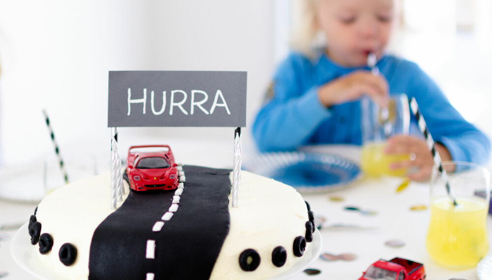 KAKE TIL BARNEBURSDAG: Er bursdagsbarnet glad i biler? Denne kule kaken til barnebursdagen er en sikker vinner. FOTO: Tanja Reine.