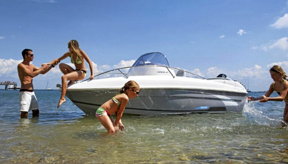 HYGGELIG: En liten sundeck-modell som Beneteau Flyer 500 Sun Deck kan være et alternativ til en skjærgårdsjeep.