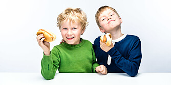 DETTE ER LIVET: En evig pølsefest, mener Jonathan og Sander.