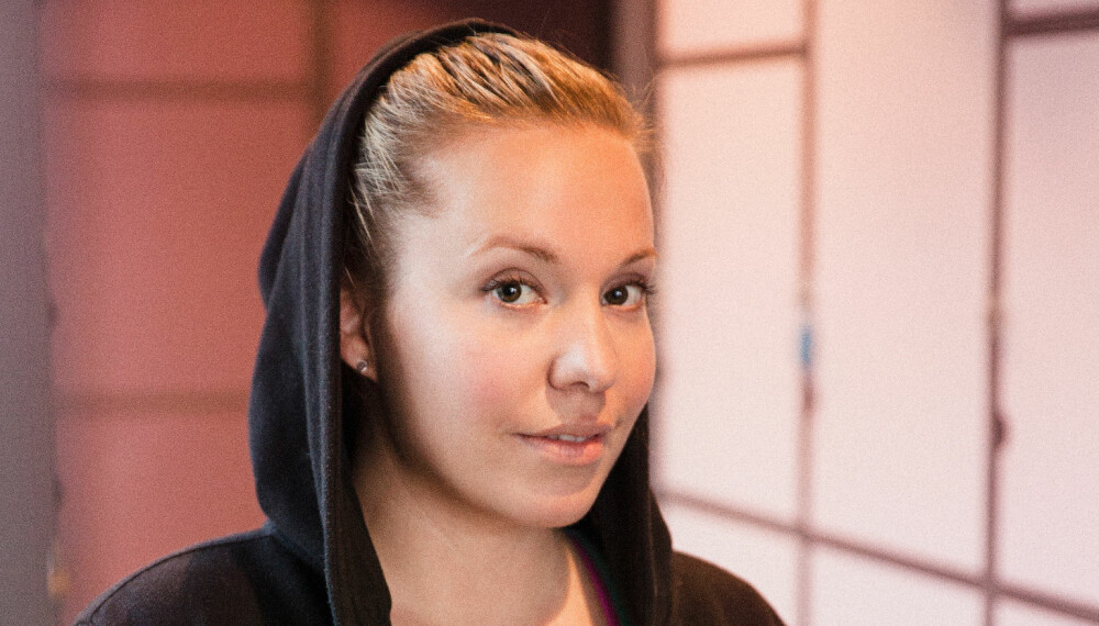 DEPRIMERT OG ANGST: I fjor klarte ikke Isabella Leikanger Mork (31) å være ute blant folk. Det var også vanskelig for henne å sitte i stuen med kjæresten. Hun trengte hjelp. DEPRIMERT OG ANGST: I fjor klarte ikke Isabella Leikanger Mork (31) å være ute blant folk. Det var også vanskelig for henne å sitte i stuen med kjæresten. Hun trengte hjelp.