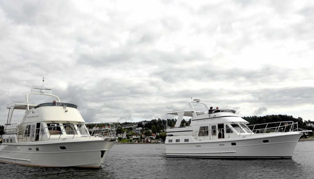 LIKE: Adagio Sundeck 40 og Royaler Sundeck 38 er muligens de likeste båtene vi har testet til nå.