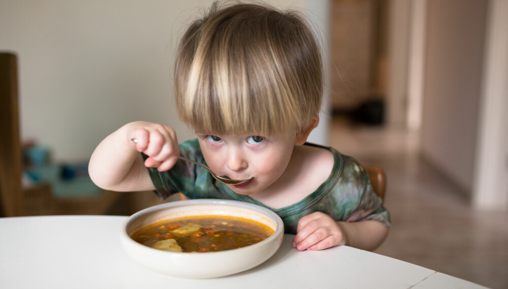 BARNEVENNLIG SUPPE: Lager du en kraftig hjemmelagd suppe, trenger dere ikke mer til middag den dagen. Foto: Gettyimages.com.