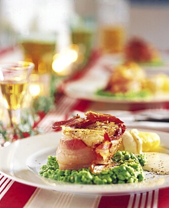 LUTEFISK: Juleøl og akevitt hører med til lutefisk og bacon.