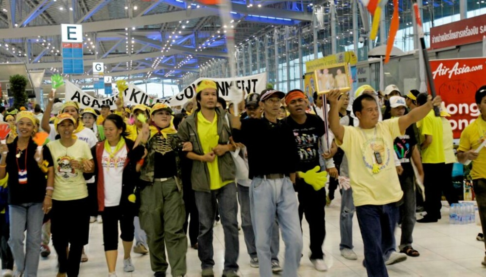 DEMONSTRANTER: Mange turister står fast i Thaialnd på grunn av demonstrasjoner på flyplassene.