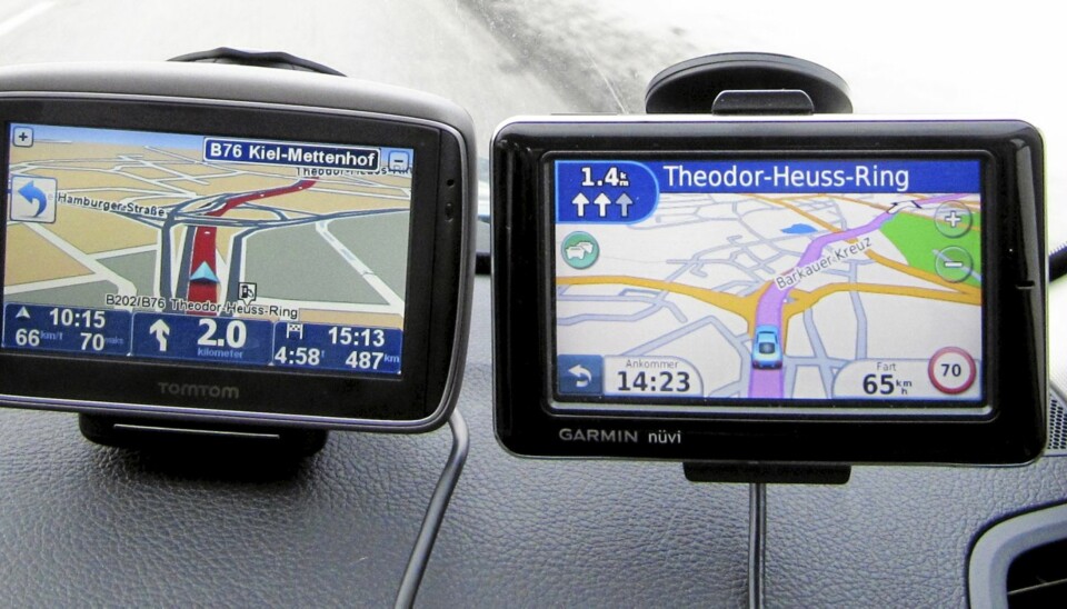 TØFFE TAK: Spesielt i travle Autobahn-kryss i Tyskland er vi ekstremt imponert over den tydelige filguiden til TomTom. Den tar brodden av mange siste liten-manøvre.