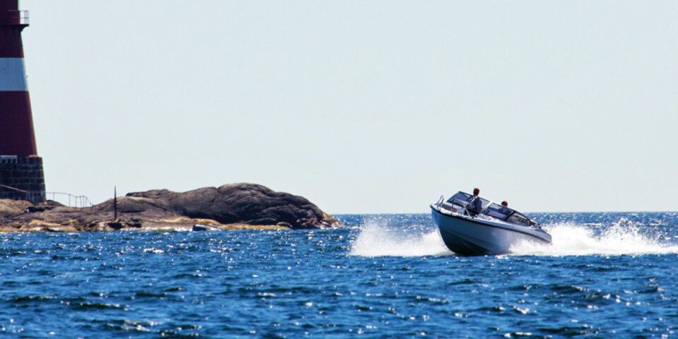 LETTKJØRT: Du behøver ikke være ekspert bak rattet for å få det beste ut av båten. (FOTO: Terje Bjørnsen)