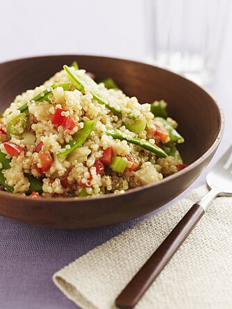 DIGG QUINOA-SALAT: Quinoa er særlig rik på flavonoidene quercetin og kaempferol, og inneholder faktisk mer av disse antioksidantene enn blåbær. DIGG QUINOA-SALAT: Quinoa er særlig rik på flavonoidene quercetin og kaempferol, og inneholder faktisk mer av disse antioksidantene enn blåbær.