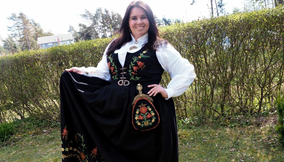 UNNGÅ GNAGSÅR: Enten du skal bruke bunad, kjole eller skjørt på 17. mai bør du få med deg hvordan du kan unngå å få gnagsår.