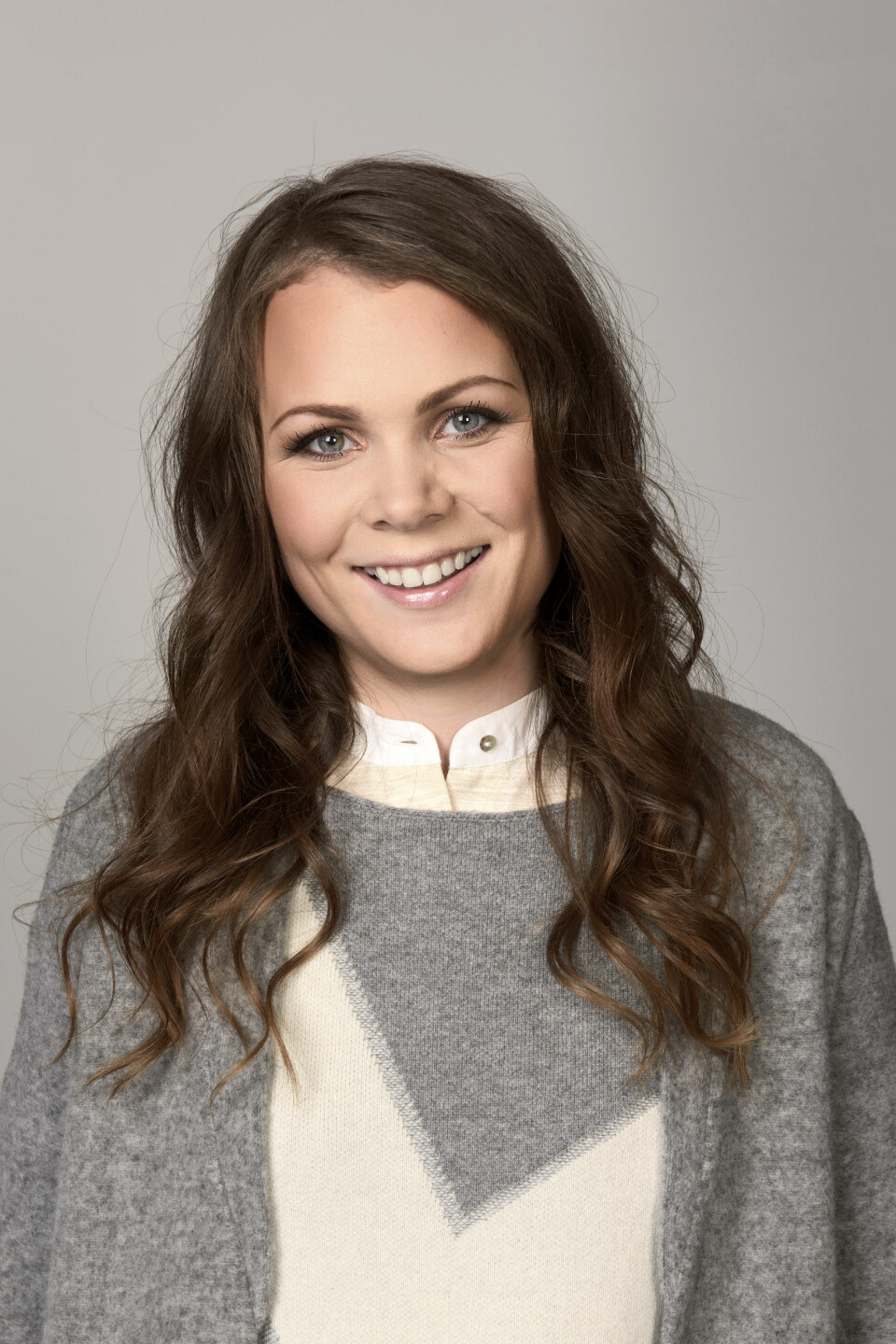 DELIKAT: Man kan heldigvis trylle fram flotte krøller ved hjelp av en god rettetang som er litt rund i kantene!