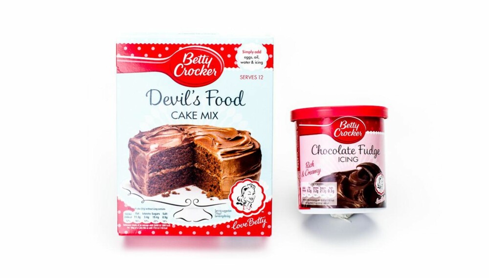 TEST AV KAKEMIKS: Betty Crocker Devil's Food cake mix.