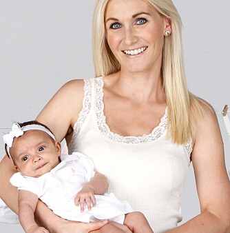 CAMILLA (31) OG SOFIA (2 MND): Bh-størrelse: 70C. Dette er viktigst når jeg kjøper amme-bh: * At den ser fin ut under klærne, og at ammeinnlegget ikke synes. * At den ikke blotter hele brystet ved amming. * At den ikke gnager. * Favoritt-bh: Hot Milk CAMILLA (31) OG SOFIA (2 MND): Bh-størrelse: 70C. Dette er viktigst når jeg kjøper amme-bh: * At den ser fin ut under klærne, og at ammeinnlegget ikke synes. * At den ikke blotter hele brystet ved amming. * At den ikke gnager. * Favoritt-bh: Hot Milk