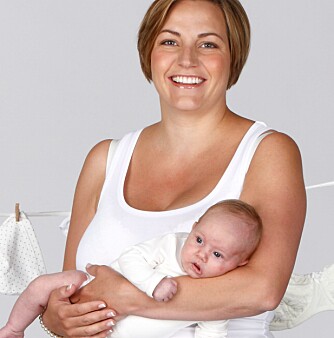 SUSANNE (30) OG MALIN (6 UKER): Bh-størrelse: 80G. Dette er viktigst når jeg kjøper amme-bh: * At brystene ser fine ut, både under klær og uten. * At den ikke blotter hele brystet ved amming. * At den har brede stropper. * Favoritt-bh: Change SUSANNE (30) OG MALIN (6 UKER): Bh-størrelse: 80G. Dette er viktigst når jeg kjøper amme-bh: * At brystene ser fine ut, både under klær og uten. * At den ikke blotter hele brystet ved amming. * At den har brede stropper. * Favoritt-bh: Change