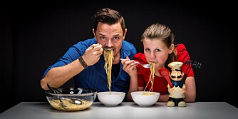SPAGETTI-BONANZA: Morten Øverbye og Heidi Gustafson var smaksdommere da vi testet spagetti. SPAGETTI-BONANZA: Morten Øverbye og Heidi Gustafson var smaksdommere da vi testet spagetti.