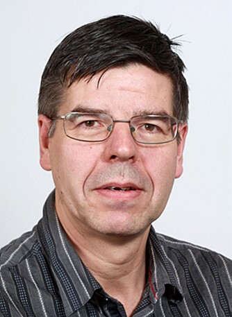 KJEMISK SJAMPO-DYPDYKK: Einar Uggerud, professor ved Kjemisk institutt ved Universitet i Oslo, har sett nærmere på stoffene i sjampo. KJEMISK SJAMPO-DYPDYKK: Einar Uggerud, professor ved Kjemisk institutt ved Universitet i Oslo, har sett nærmere på stoffene i sjampo.