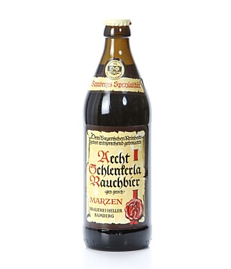 Schlenkerla Rauchbier Märzen, vnr. 57007. Du får kjøpt det på Polet. En kuriositet som vi tok med i denne testen. Typeriktig øl, men spesielt er det.