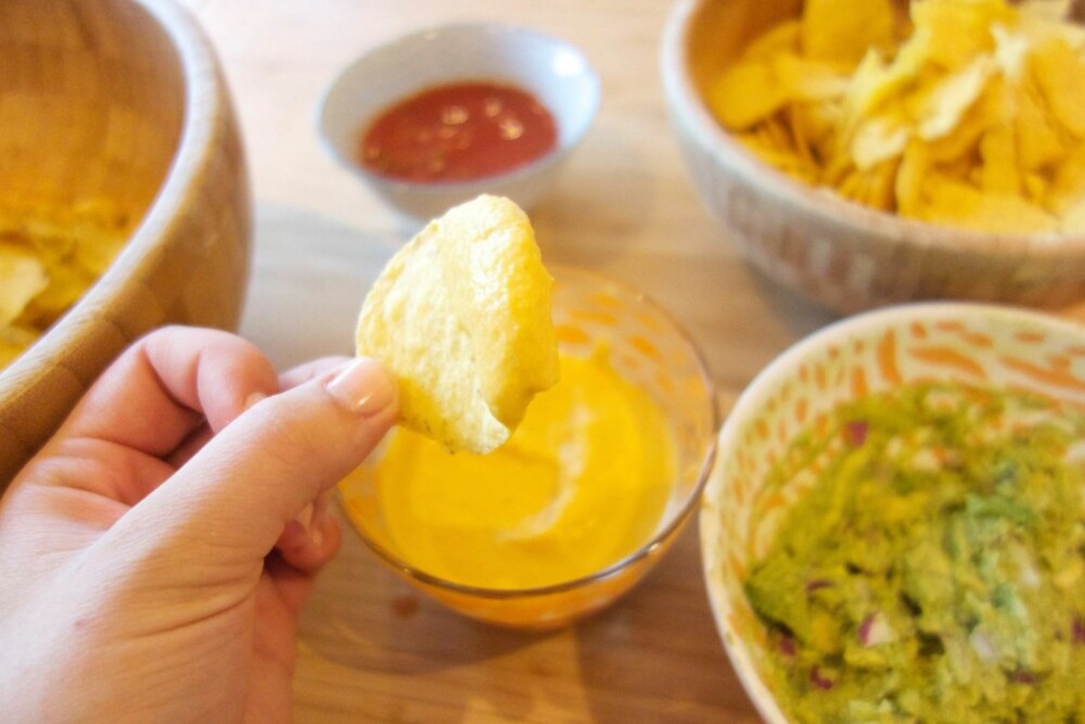 DIPP: «Ostedipp» laget av gulrot og potet, samt guacamole og salsa.