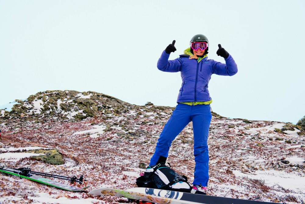 ON TOP: Pia Seeberg ble frelst etter toppturen og mente det var verdt hvert eneste tråkk og stavtak. 