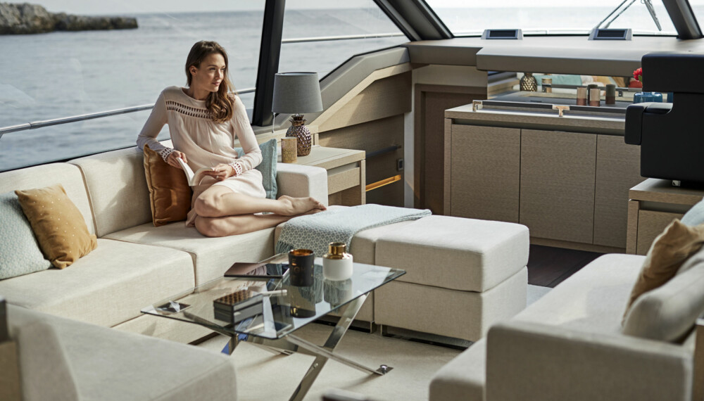 LOUNGE: Sittegruppen forut i salongen er stedet å hvile ut etter en strabasiøs tur. (FOTO: Prestige) LOUNGE: Sittegruppen forut i salongen er stedet å hvile ut etter en strabasiøs tur. (FOTO: Prestige)