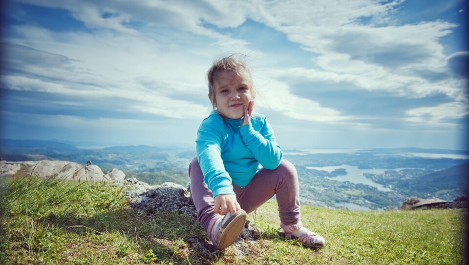 FJELLTUR MED BARN: Å ta med barna på fjellferie i Norge er ingen problem med litt planlegging. Ta med barna til eksempelvis Dalsnuten. Keiservarden eller Besseggen. De vil elske det! FOTO: Getty Images.
