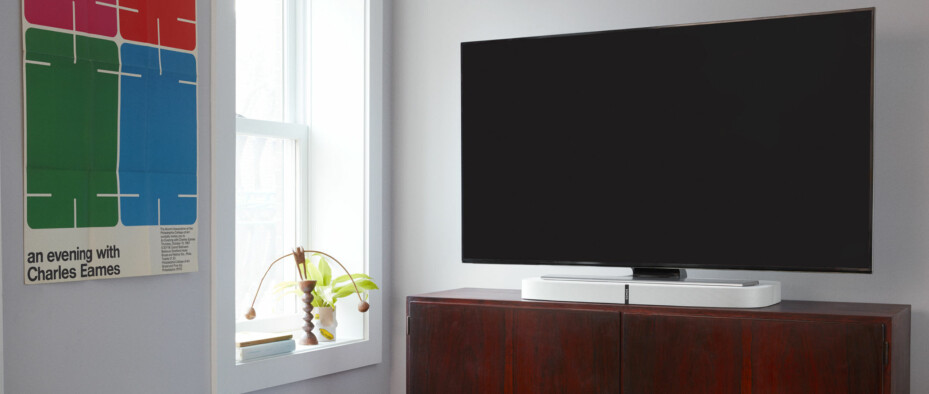 HVIT: Sonos Playbase kommer i sort eller hvit utførelse (Foto: Sonos). HVIT: Sonos Playbase kommer i sort eller hvit utførelse (Foto: Sonos).