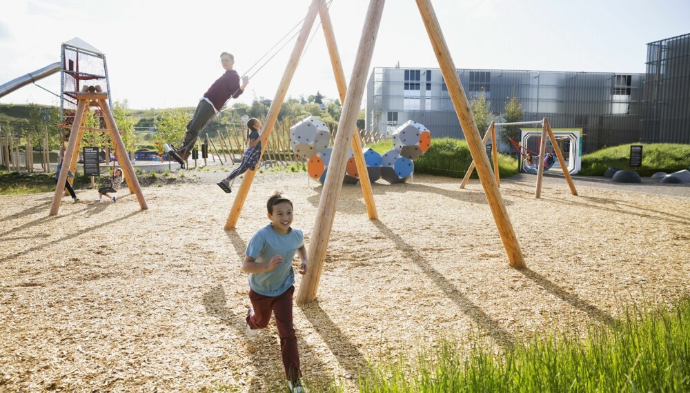KØBENHAVN MED BARN: Vi gir deg ti forslag til aktiviteter for barn i København. En av dem er å tilbringe tid på en av Københavns mange lekeplasser! FOTO: Getty Images.