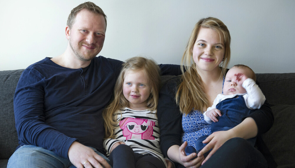 FAMILIE PÅ FIRE: Pappa Ole Gunnar Nilsen (34), Jenny (6), Lill Iren Barstad Jensen (30) og Sander (2 md.) er en lykkelig famile på fire. FOTO: Ingun A. Mæhlum.