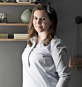 Nina Helland Sortland har alltid vært glad i interiør, og koser seg med å bruke tid på å finne ulike ting fra ulike steder og tidsepoker, som harmonerer når de blir satt sammen. FOTO: Anne Bråtveit. Nina Helland Sortland har alltid vært glad i interiør, og koser seg med å bruke tid på å finne ulike ting fra ulike steder og tidsepoker, som harmonerer når de blir satt sammen. FOTO: Anne Bråtveit.